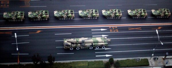 Military vehicle carrying a DF-21D carrier-killer missile, bottom, and other Chinese military vehicles head towards Tiananmen Square - Sputnik Afrique
