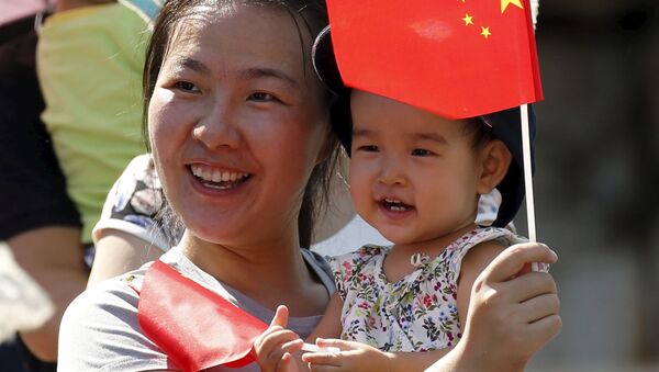Une femme chinoise avec un enfant - Sputnik Afrique