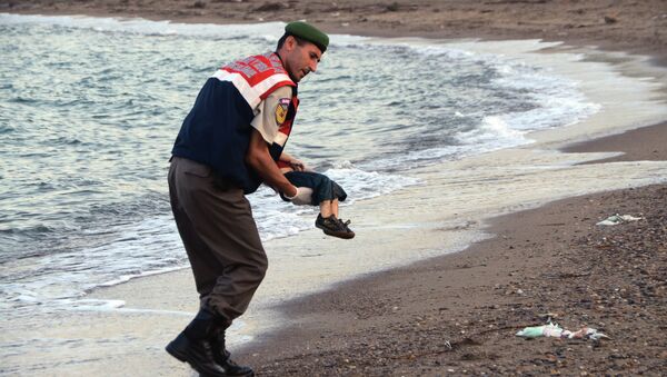Petit réfugié syrien retrouvé mort noyé sur une plage de Turquie - Sputnik Afrique