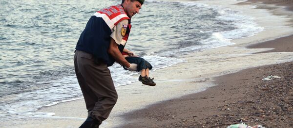 Petit réfugié syrien retrouvé mort noyé sur une plage de Turquie - Sputnik Afrique