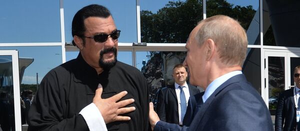 Президент РФ В.Путин посетил океанариум на о.Русский - Sputnik Afrique