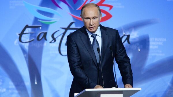Президент России Владимир Путин выступает на торжественном открытии первого Восточного экономического форума во Владивостоке - Sputnik Afrique
