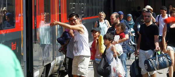 Migrants prennent un train à Vienne pour aller à Munich (archives) - Sputnik Afrique