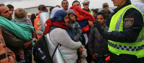 Des migrants à la frontière avec l'Allemagne - Sputnik Afrique