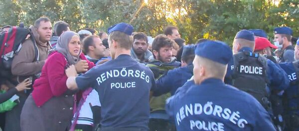 Hongrie: des réfugiés ont bloqué l’autoroute de Budapest - Sputnik Afrique