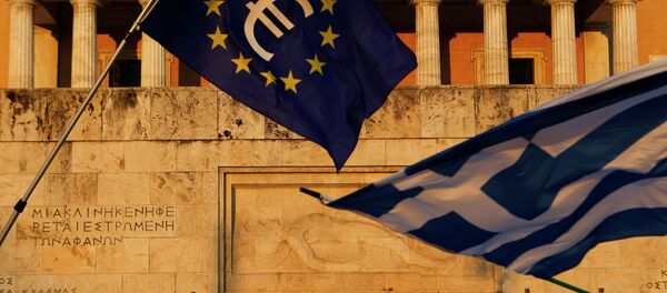 Drapeaux de la Grèce et de l'UE - Sputnik Afrique