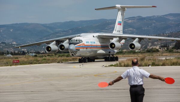 Avion russe délivrant de l’aide humanitaire en Syrie. Archive photo - Sputnik Afrique