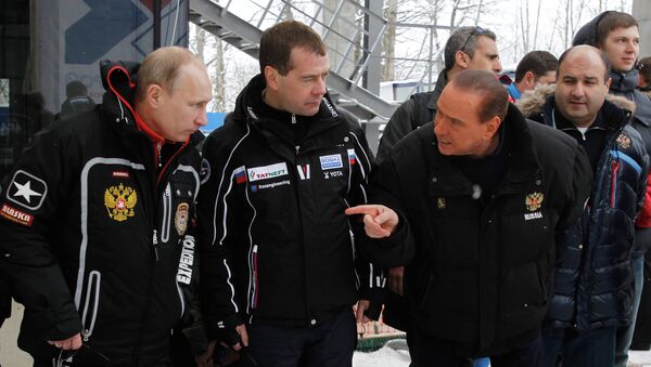Посещение Д. Медведевым и В. Путиным санно-бобслейной трассы - Sputnik Afrique