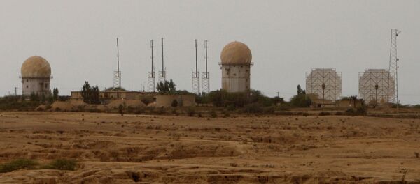 Radar facilities dominate the skyline at the nuclear power plant in Bushehr, Iran, Wednesday Feb. 25, 2009 - Sputnik Afrique