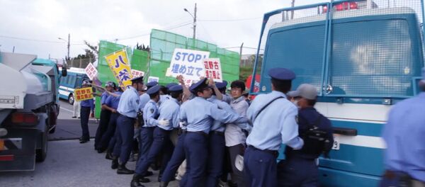 Protestations contre la présence des bases militaires américaines à Okinawa - Sputnik Afrique