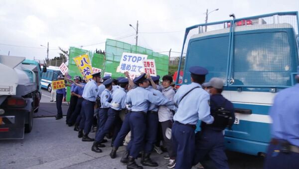 Protestations contre la présence des bases militaires américaines à Okinawa - Sputnik Afrique