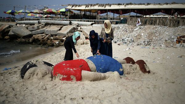 Sculpture de sable représentant le garçon syrien Aylan Kurdi, Gaza - Sputnik Afrique