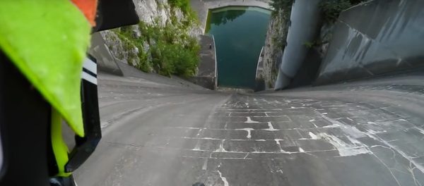 Descente verticale d'un barrage à vélo - Sputnik Afrique