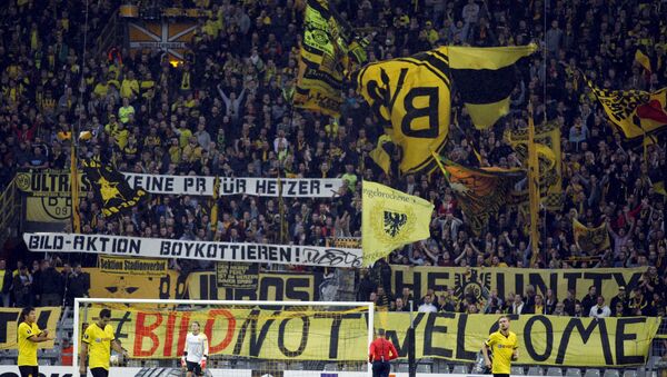 Borussia Dortmund fans hold up banners 'Bild not welcome' during their Europa League group C soccer match against FC Krasnodar in Dortmund, Germany September 17, 2015. - Sputnik Afrique