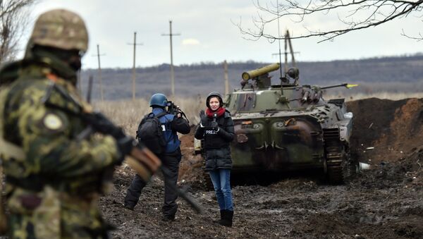 Journalistes dans le Donbass. Image d'illustration - Sputnik Afrique