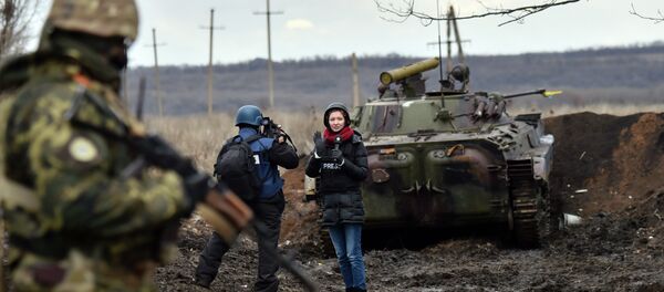 Journalistes dans le Donbass. Image d'illustration Journalistes dans le Donbass. Image d'illustration - Sputnik Afrique