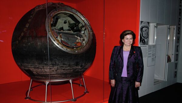 Valentina Terechkova, la première femme dans l'espace, a revu son vaisseau spatial Vostok 6 lors d’une exposition épique du Science Museum de Londres - Sputnik Afrique