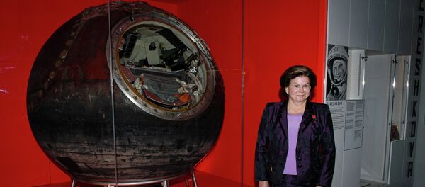 Valentina Terechkova, la première femme dans l'espace, a revu son vaisseau spatial Vostok 6 lors d’une exposition épique du Science Museum de Londres - Sputnik Afrique