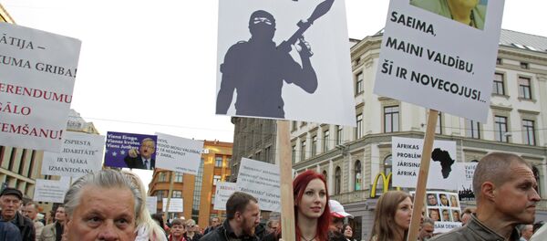 Шествие против приема беженцев прошло в Риге - Sputnik Afrique