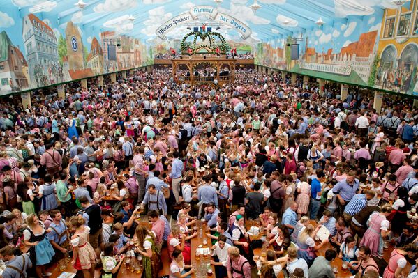 Oktoberfest 2015: Munich se transforme en brasserie géante - Sputnik Afrique