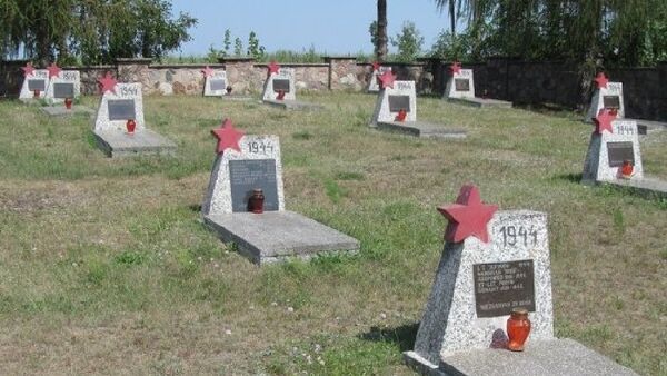 un cimetière de l'Armée rouge, à Milejczyce, dans l'est de la Pologne - Sputnik Afrique
