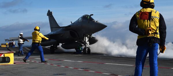 Le Charles-de-Gaulle et ses 24 Rafale mobilisés en vue d’une prise de Mossoul - Sputnik Afrique