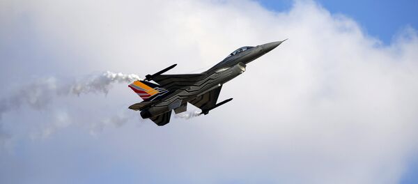 A Belgian Air Force F-16 fighter jet during the Malta International Airshow at Malta International Airport, outside Valletta, Malta, September 27, 2015 - Sputnik Afrique
