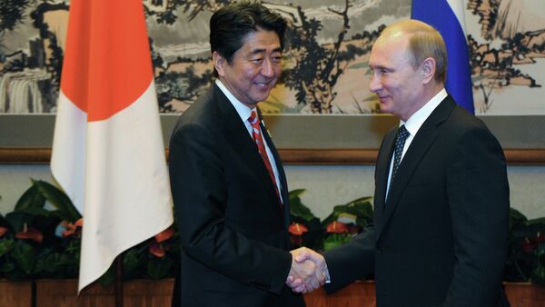 Le premier ministre nippon Shinzo Abe et le président russe Vladimir Poutine - Sputnik Afrique
