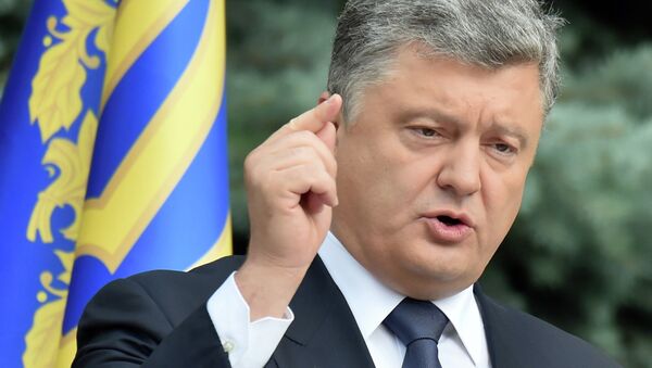 Ukrainian President Petro Poroshenko addresses medias in Kiev on July 1, 2015. - Sputnik Afrique