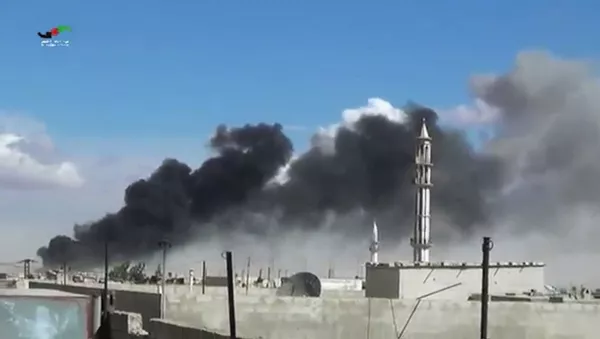 In this image made from video provided by Homs Media Centre, which has been verified and is consistent with other AP reporting, smoke rises after airstrikes by military jets in Talbiseh of the Homs province, western Syria, Wednesday, Sept. 30, 2015. - Sputnik Afrique