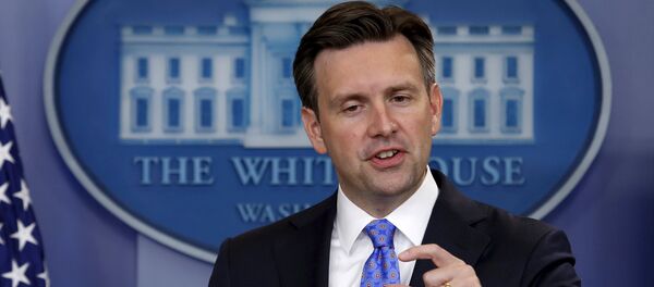 Josh Earnest, porte-parole du président américain, lors d'un point de presse à la Maison Blanche. Le 3 septembre 2015 - Sputnik Afrique