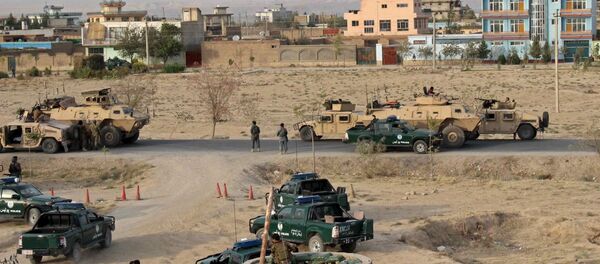 Afghan security forces take their positions during a gun battle in Kunduz city, northern Afghanistan September 29, 2015 - Sputnik Afrique