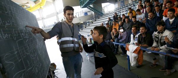 Les gens qui arrivent ici doivent apprendre l'allemand, a déclaré le vice-chancelier allemand Sigmar Gabriel - Sputnik Afrique