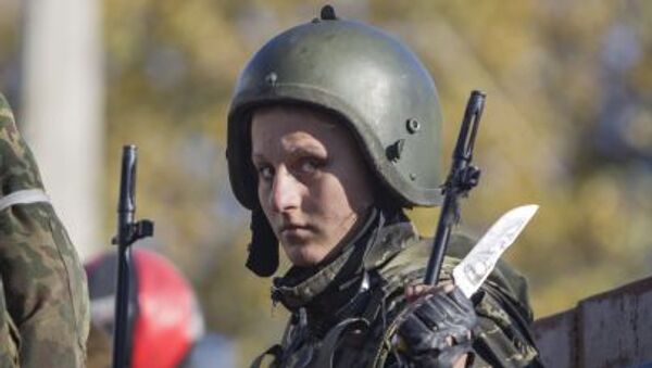 Une militaire dans le Donbass - Sputnik Afrique