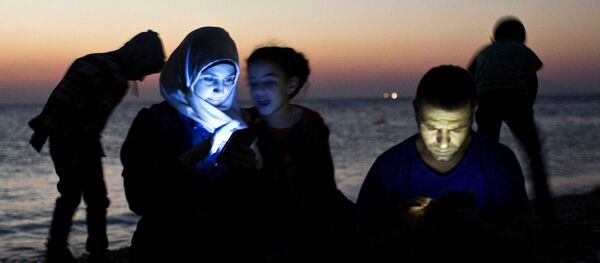 Charger son portable à même l'air ambiant - Sputnik Afrique