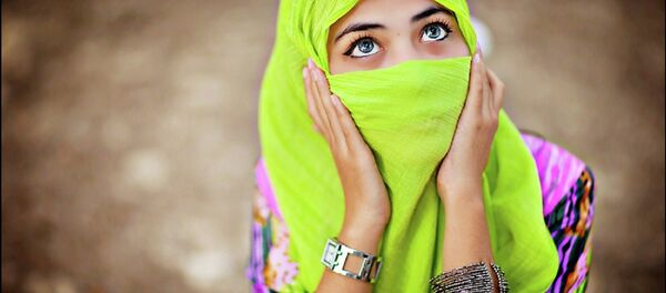 Une jeune fille portant un voile - Sputnik Afrique