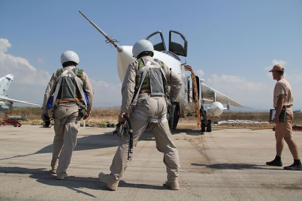 Préparation d'un vol depuis la base aérienne de Hmeimim en Syrie - Sputnik Afrique