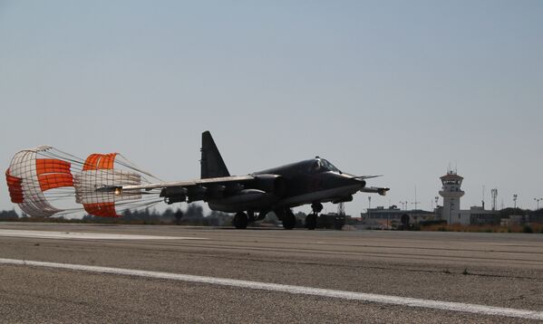 Préparation d'un vol depuis la base aérienne de Hmeimim en Syrie - Sputnik Afrique