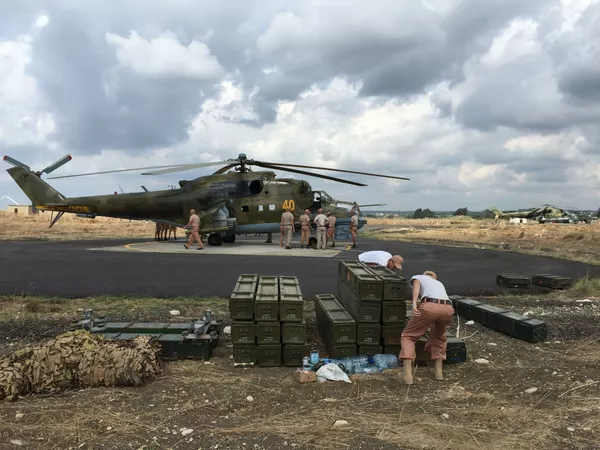 Les hélicoptères d'assaut russes sur l'aérodrome syrien de Hmeimim Les hélicoptères d'assaut russes sur l'aérodrome syrien de Hmeimim - Sputnik Afrique