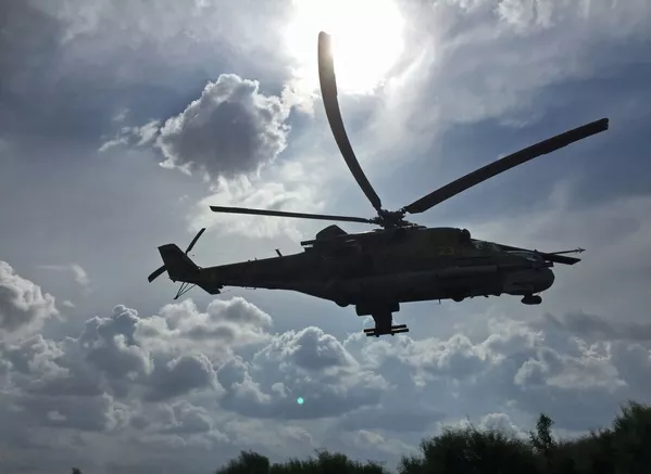 Les hélicoptères d'assaut russes sur l'aérodrome syrien de Hmeimim Les hélicoptères d'assaut russes sur l'aérodrome syrien de Hmeimim - Sputnik Afrique