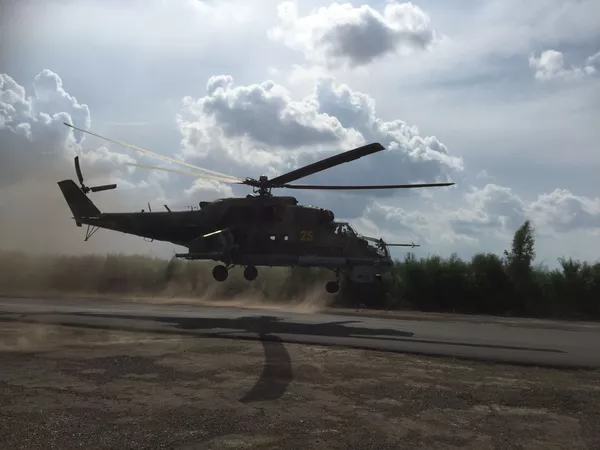 Les hélicoptères d'assaut russes sur l'aérodrome syrien de Hmeimim Les hélicoptères d'assaut russes sur l'aérodrome syrien de Hmeimim - Sputnik Afrique