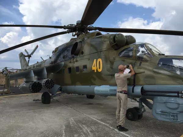 Les hélicoptères d'assaut russes sur l'aérodrome syrien de Hmeimim Les hélicoptères d'assaut russes sur l'aérodrome syrien de Hmeimim - Sputnik Afrique