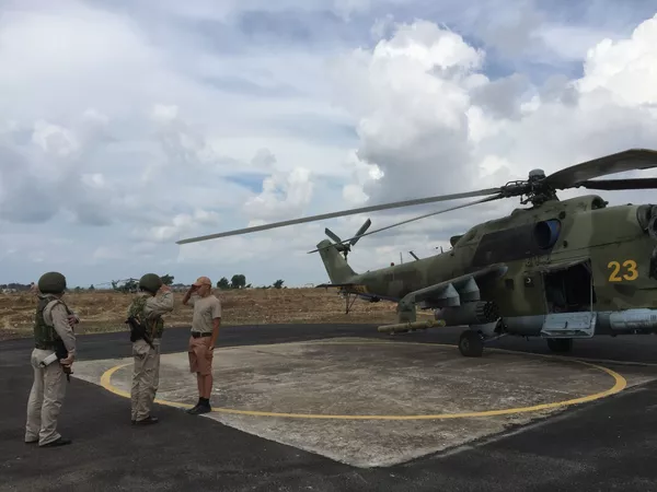 Les hélicoptères d'assaut russes sur l'aérodrome syrien de Hmeimim Les hélicoptères d'assaut russes sur l'aérodrome syrien de Hmeimim - Sputnik Afrique