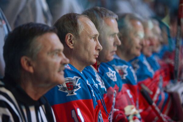 Президент РФ Владимир Путин перед началом хоккейного матча - Sputnik Afrique