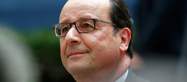 French President Francois Hollande arrives at the European Union (EU) Council headquarters at the start of an EU leaders summit in Brussels, Belgium, June 25, 2015. French President Francois Hollande arrives at the European Union (EU) Council headquarters at the start of an EU leaders summit in Brussels, Belgium, June 25, 2015. - Sputnik Afrique