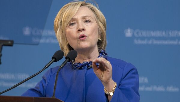 Democratic presidential candidate Hillary Clinton delivers the keynote address at the 18th Annual David N. Dinkins Leadership and Public Policy Forum at Columbia University in New York April 29, 2015 - Sputnik Afrique