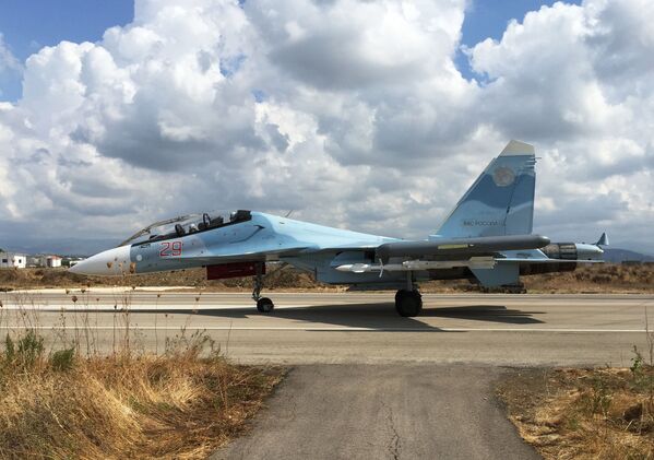 Les avions russes frappent les djihadistes de l'EI - Sputnik Afrique