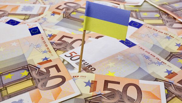 Drapeau ukrainien sur fond de coupures d'euros - Sputnik Afrique