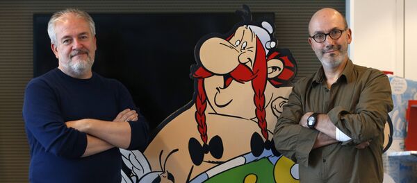 Author Jean-Yves Ferri (R) and illustrator c(L) pose next to cardboard cut-out of Obelix and Asterix in Vanves, near Paris, France, October 13, 2015. - Sputnik Afrique