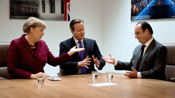 Rencontre entre Angela Merkel, David Cameron et François Hollande lors d'un sommet consacré à la crise migratoire en Europe, le 15 octobre 2015 - Sputnik Afrique